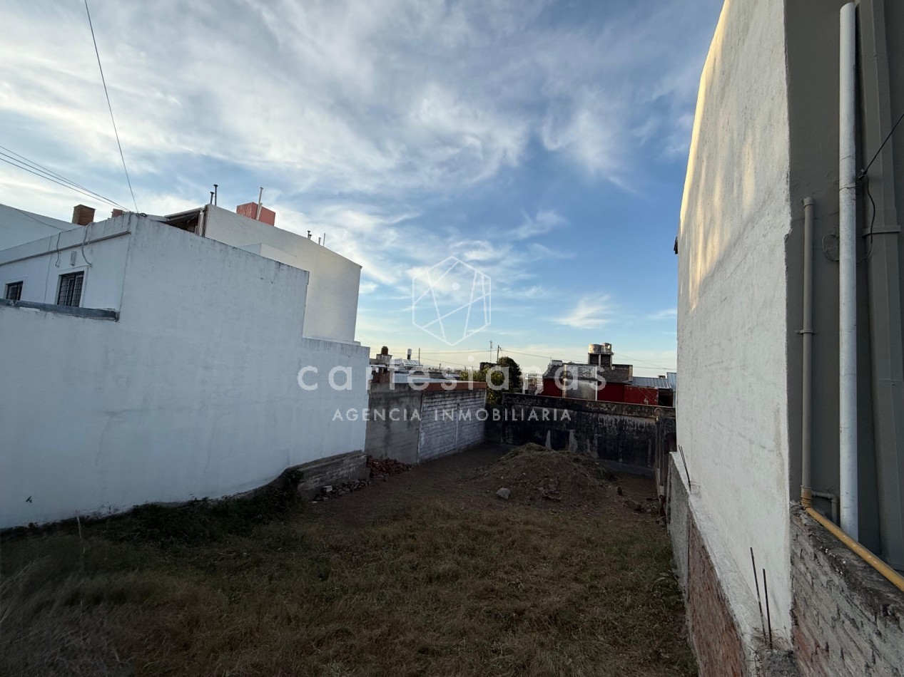 LOTE DE 225 M2. SOBRE DEAN FUNES A MTRS DE AV. COLON. APTO 3 PISOS. ZONA CIUDAD GAMA