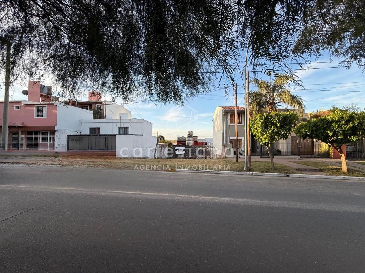 LOTE DE 225 M2. SOBRE DEAN FUNES A MTRS DE AV. COLON. APTO 3 PISOS. ZONA CIUDAD GAMA