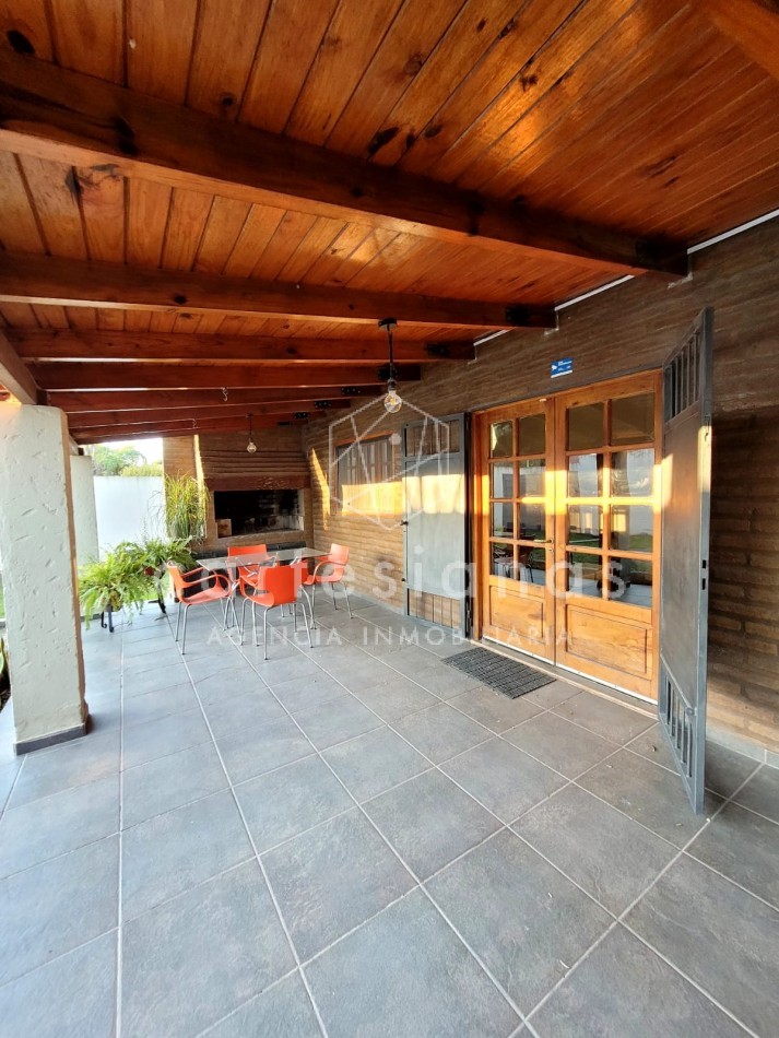 VILLA RIVERA INDARTE | CASA EN UNA SOLA PLANTA DE 3 DORM C/PILETA 