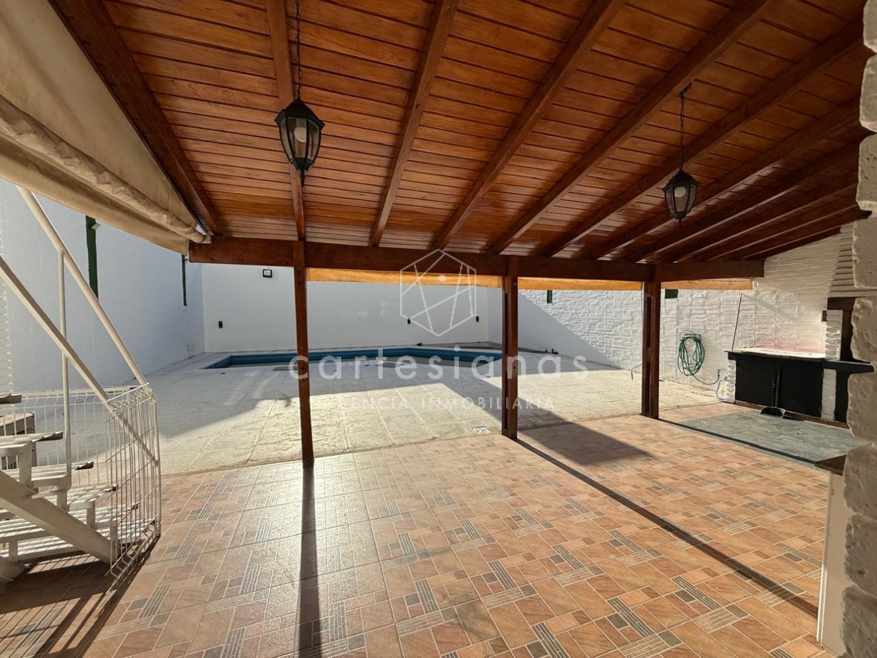 A 30 MTS DE RAFAEL NUÑEZ CASA DE 4 DORM + ESCRIT C/PILETA