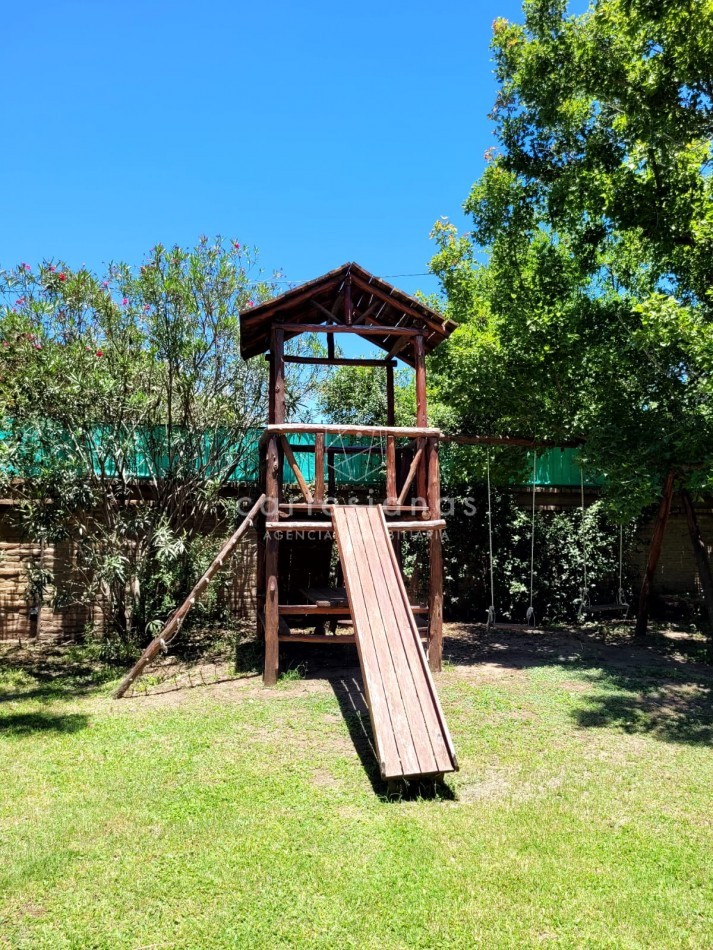 CASA 4 DORM + DEP DE SERV Y UNA SUP TOTAL 1000 M2 ARGUELLO | ZONA NORTE