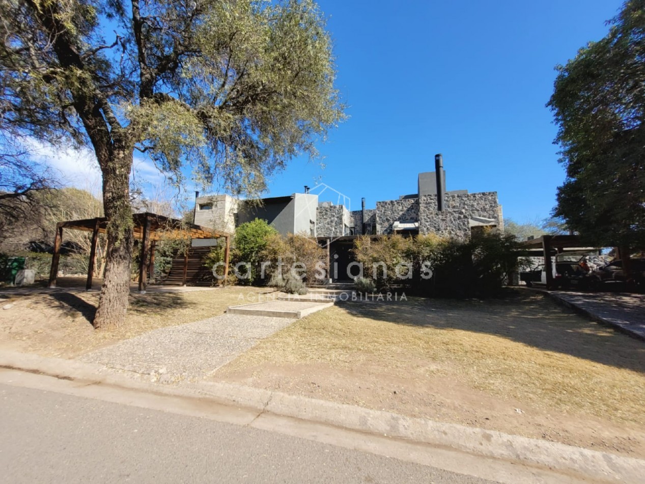 COUNTRY EL BOSQUE IMPECABLE! CASA DE 3 DORMITORIOS 650 MTS CUB.
