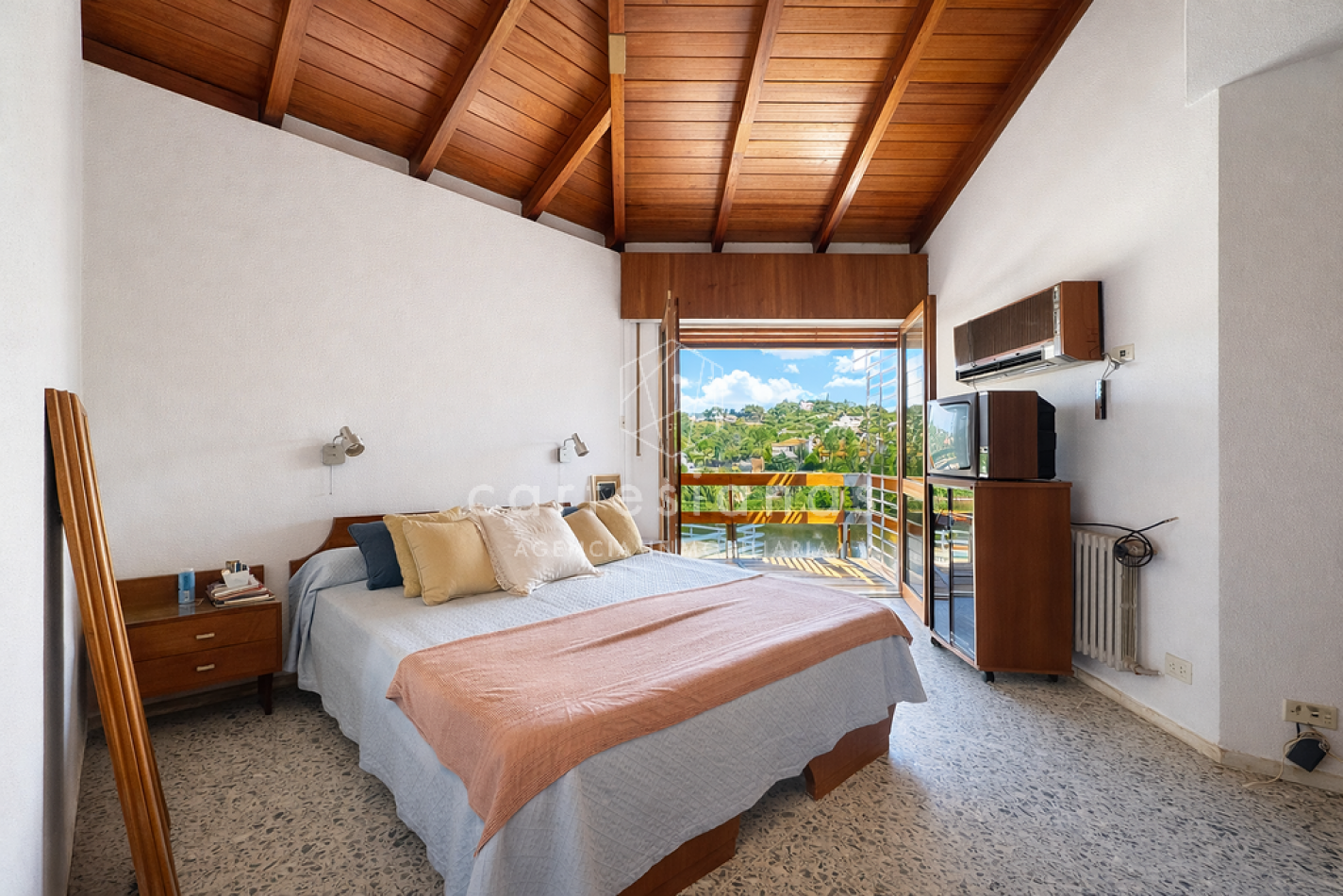 CARLOS PAZ| HERMOSA CASA SOBRE LA COSTA DEL RIO LOS CHORRILLOS