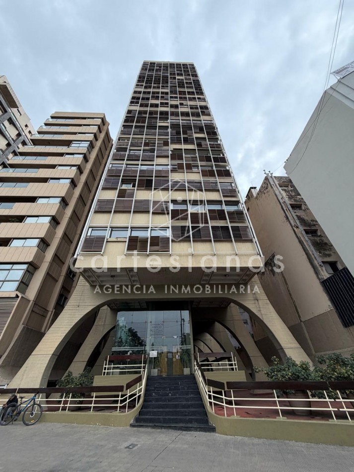 DEPTO 3 DORM SOBRE HIPOLITO YRIGOYEN, FRENTE A PLAZA ESPAÑA | NUEVA CORDOBA