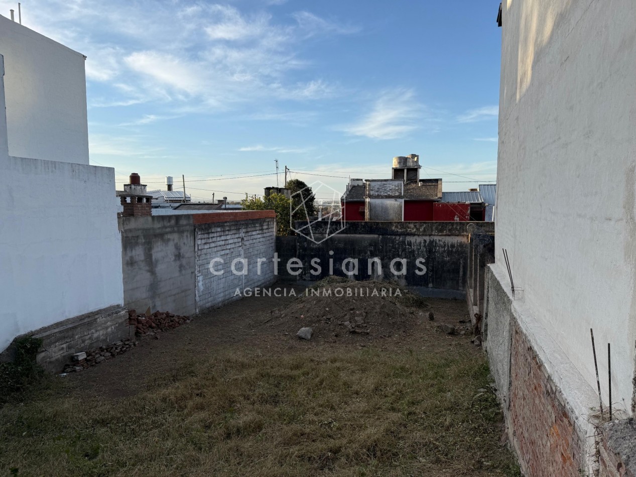 LOTE DE 225 M2. SOBRE DEAN FUNES A MTRS DE AV. COLON. APTO 3 PISOS. ZONA CIUDAD GAMA