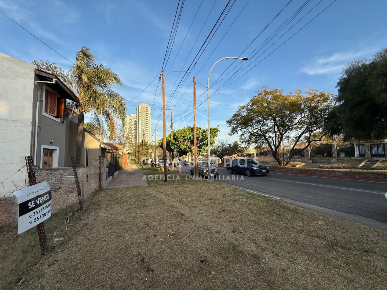 LOTE DE 225 M2. SOBRE DEAN FUNES A MTRS DE AV. COLON. APTO 3 PISOS. ZONA CIUDAD GAMA