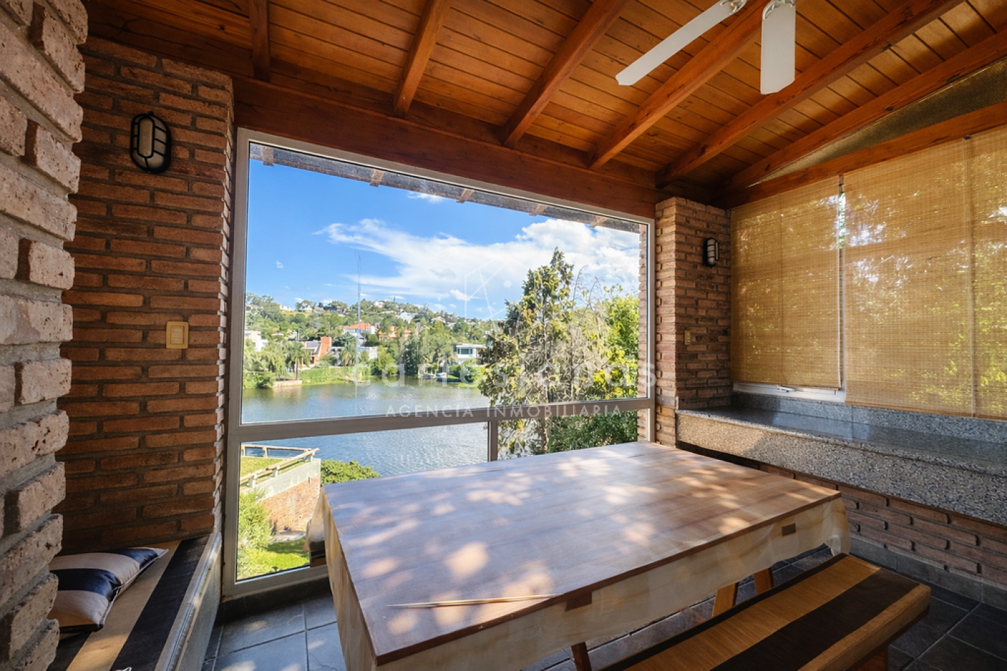 CARLOS PAZ| HERMOSA CASA SOBRE LA COSTA DEL RIO LOS CHORRILLOS