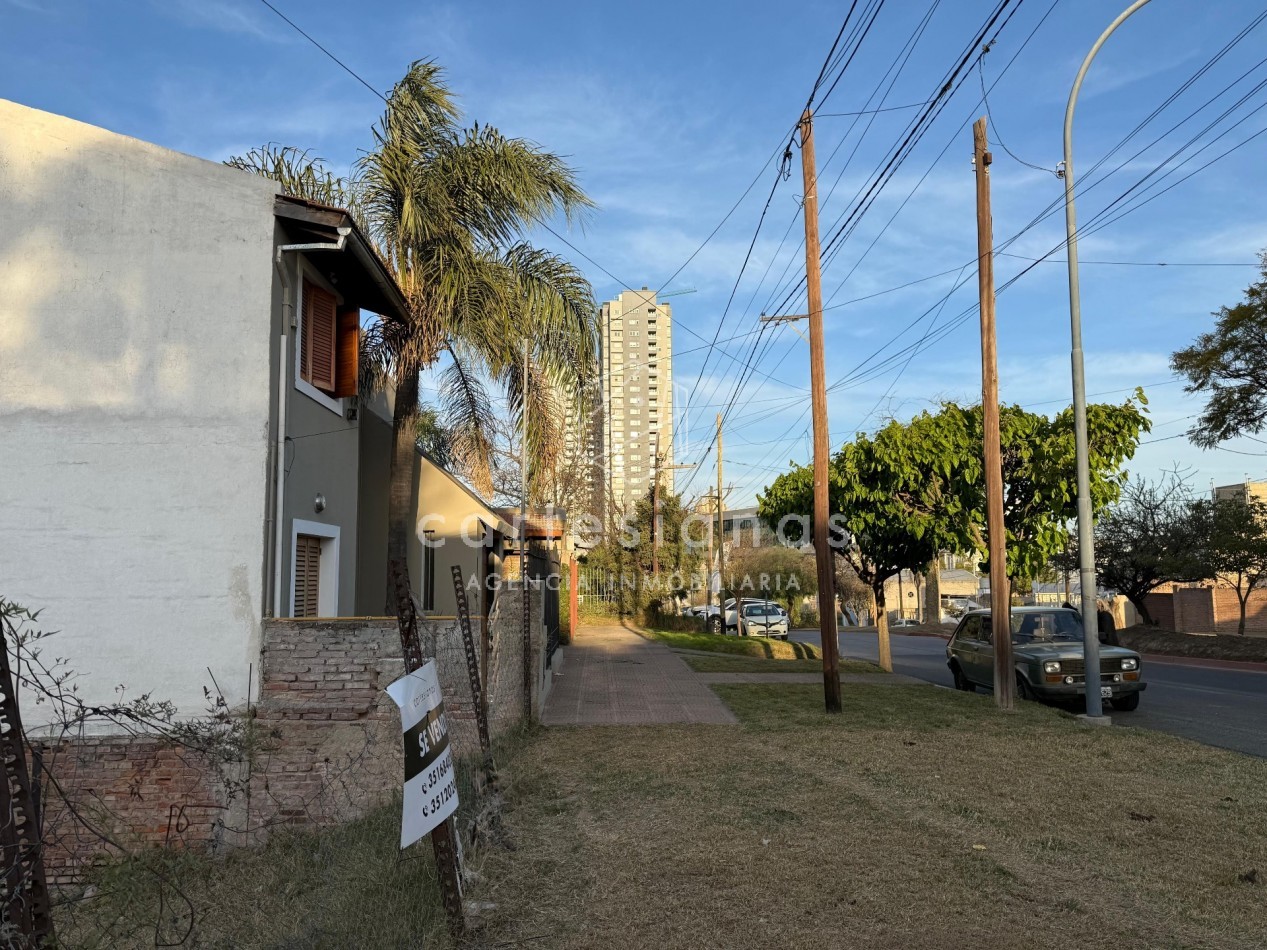 LOTE DE 225 M2. SOBRE DEAN FUNES A MTRS DE AV. COLON. APTO 3 PISOS. ZONA CIUDAD GAMA