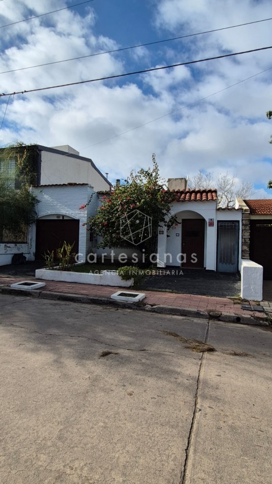 CASA 3 DORM PARA REFACCIONAR B° GRANJA DE FUNES A 50 MTS DE RAFAEL NUÑEZ. OPORTUNIDAD