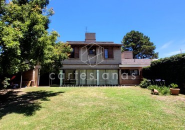 CASA 4 DORM + DEP DE SERV Y UNA SUP TOTAL 1000 M2 ARGUELLO | ZONA NORTE