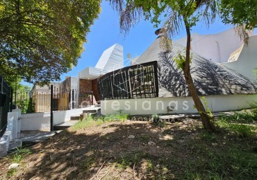 OPORTUNIDAD! PARQUE VELEZ SARSFIELD CASA DE 3 DORM C/PILETA