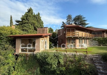CARLOS PAZ| HERMOSA CASA SOBRE LA COSTA DEL RIO LOS CHORRILLOS