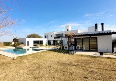 PREMIUM! CASA 4 DORM EN CAUSANA. 650 MTS CUB, 5000 MTS LOTE